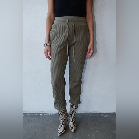 The Range NYC Vital Rib Jogger - Picture 3 of 10